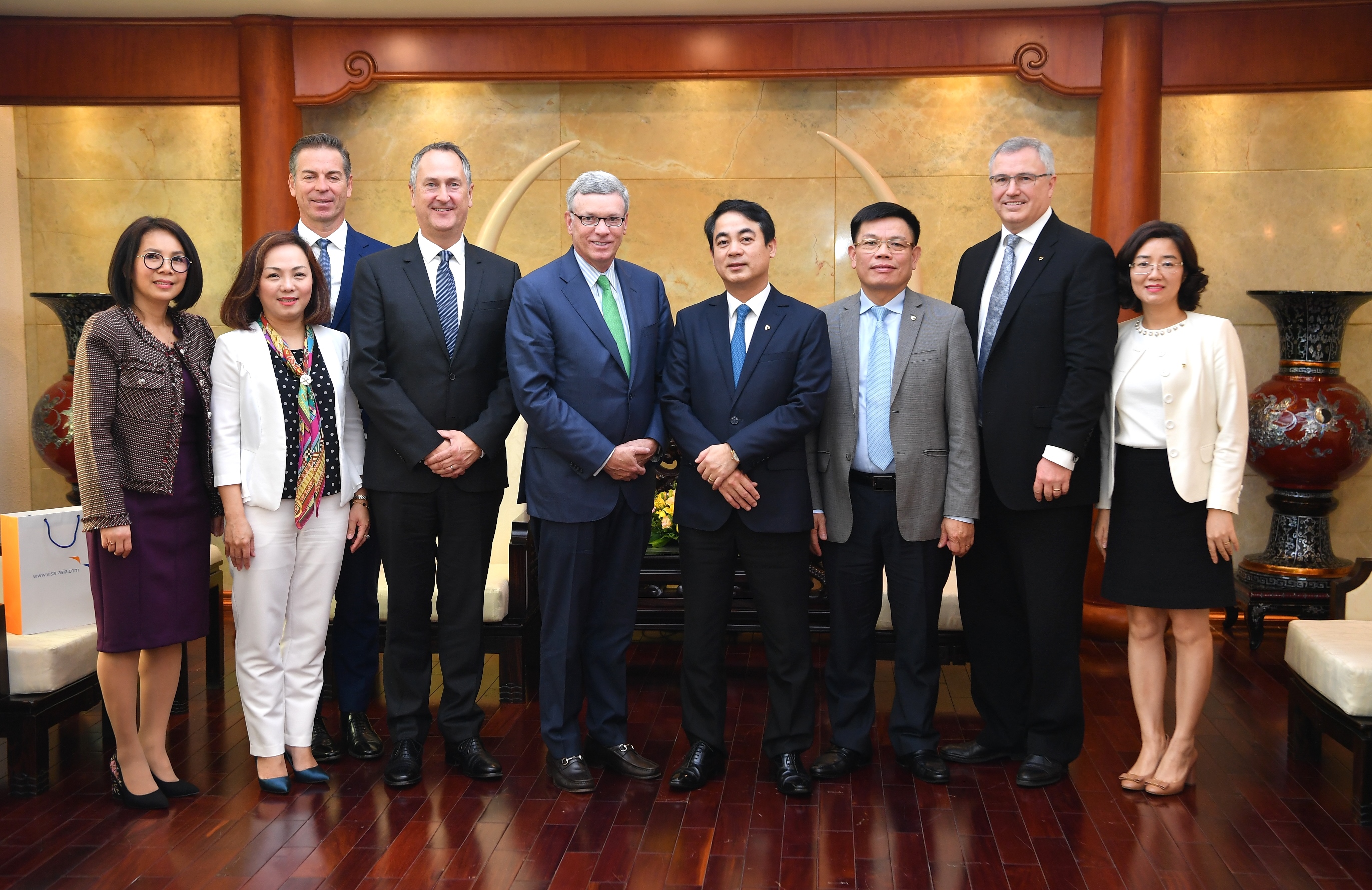 Ban Lãnh đạo Vietcombank tiếp và làm việc với đoàn lãnh đạo cấp cao Tổ chức thẻ quốc tế Visa