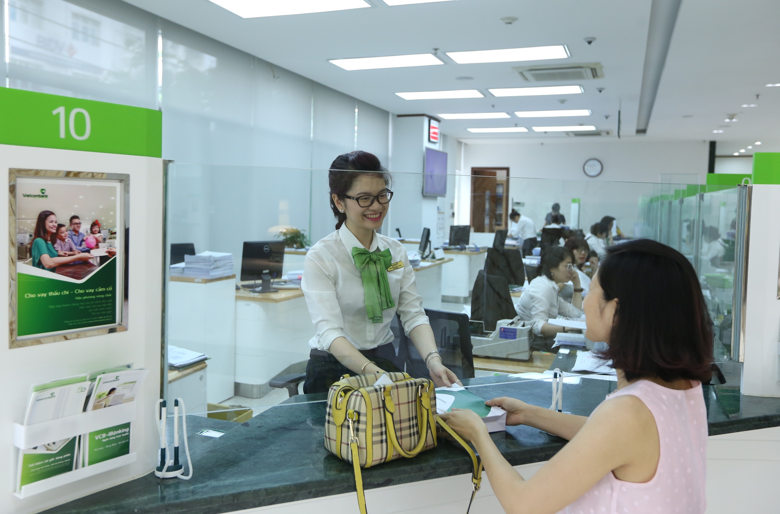 Tạp chí Forbes Vietnam: Vietcombank là ngân hàng Việt Nam có giá trị vốn hóa thị trường cao nhất vượt 10 tỉ đô la Mỹ
