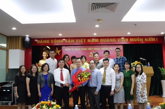 Lễ công bố Quyết định thành lập Chi bộ và Chỉ định Bí thư Chi bộ Công ty Kiều hối Vietcombank